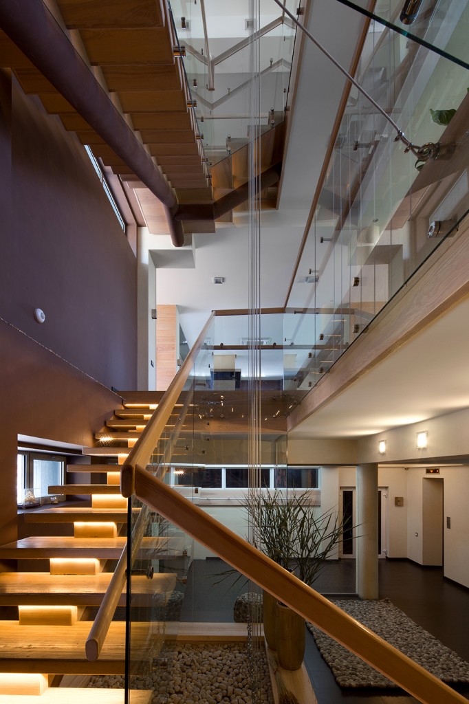 Impressive 6 House 2000 м2 by Yakusha Design