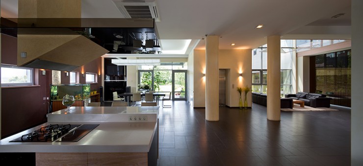 Impressive 7 House 2000 м2 by Yakusha Design
