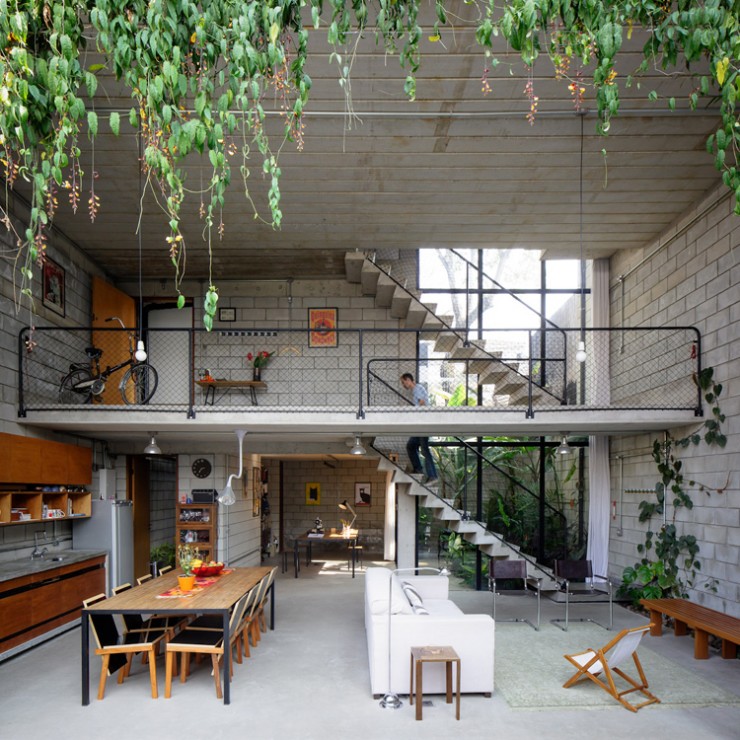 Industrial House in Brazil by Terra e Tuma