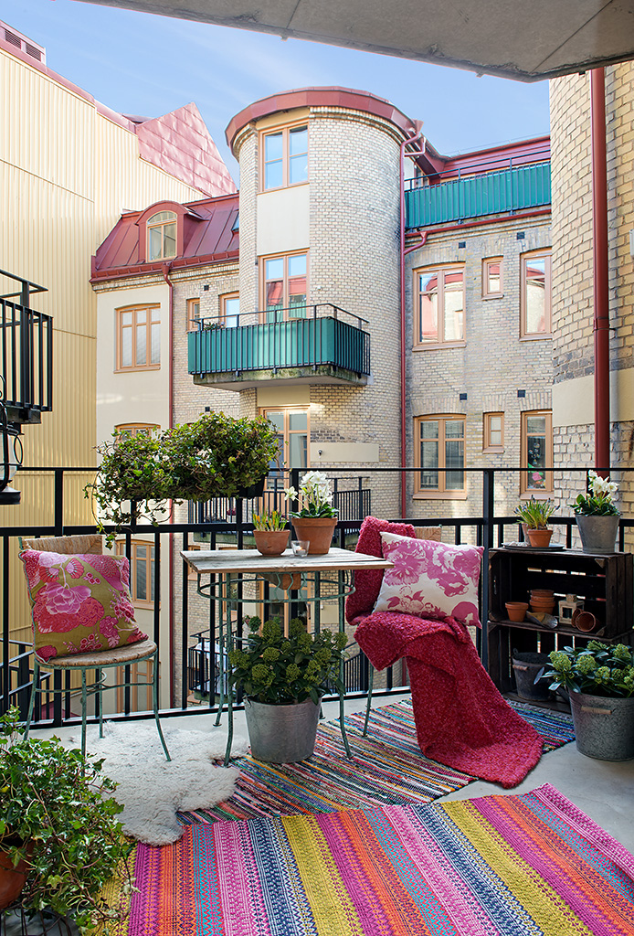 Charming Apartment With Spring Decorating In Sweden16