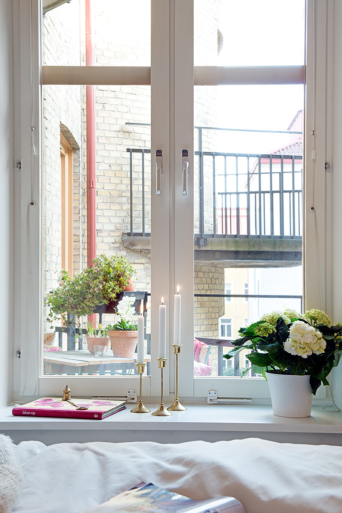 Charming Apartment With Spring Decorating In Sweden22