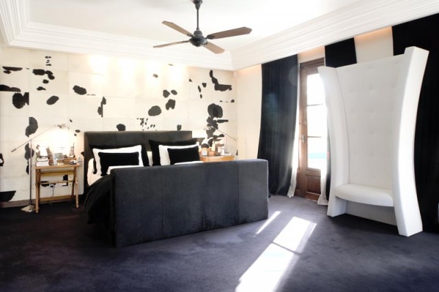 black_and_white_bedroom_pampa_tiles modern black and white bedroom with cow wall