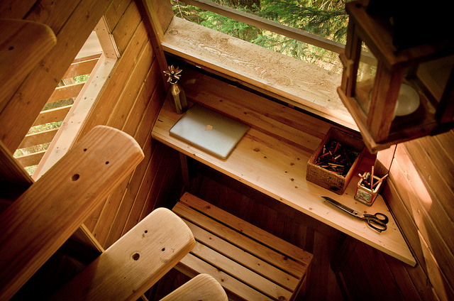 secret_tree_house_the_hemloft_3 secret tree house the helmloft by joe Allen 3