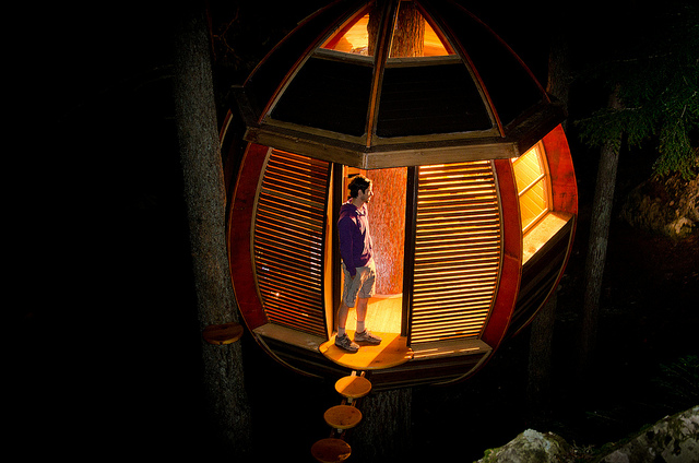 secret_tree_house_the_hemloft_7 secret tree house the helmloft by joe Allen 7